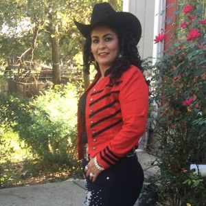 Meet your Posher, Lola